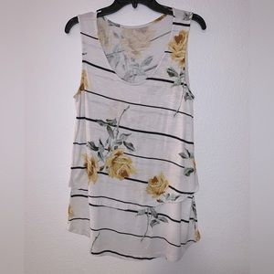 Latched Mama Boyfriend Nursing Swing Tank Size Medium - White floral